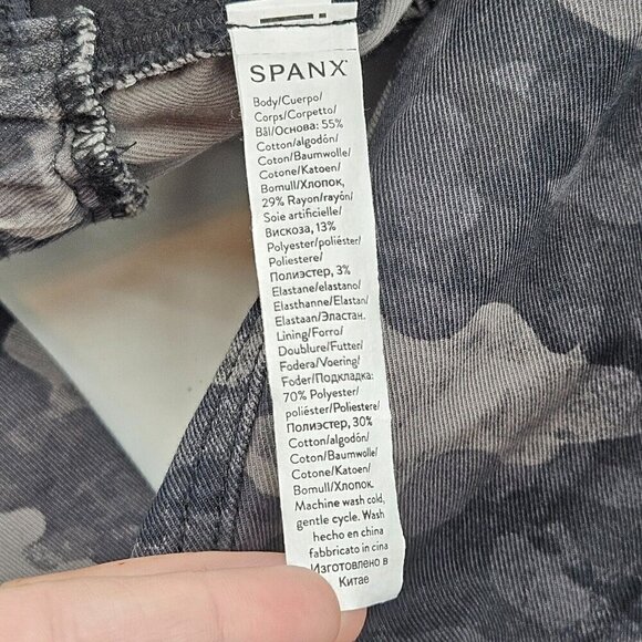 Spanx Stretch Mid Rise Twill Jogger Pants Black Wash Camo Women's Size M Cargo - Picture 8 of 13